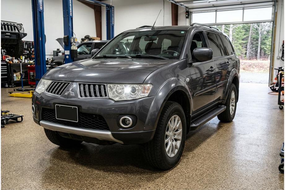 Mitsubishi Pajero Sport 2008–2015 Allmond Black sivuaskelmat (2 kpl, alumiini) Image