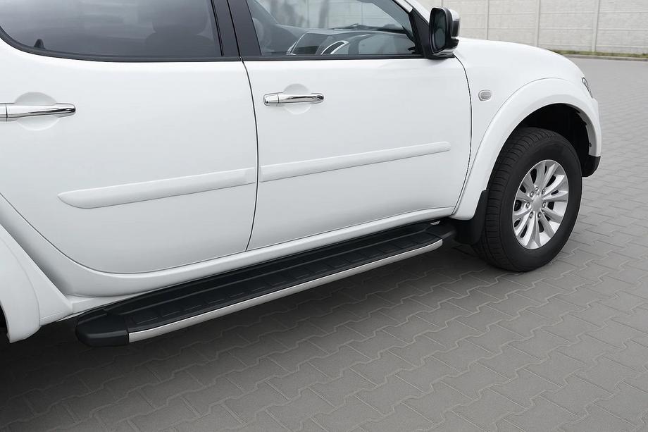 Mitsubishi Pajero Sport 2008–2015 Fullmond sivuportaat (2 kpl, alumiini) Image