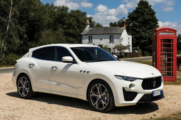 Maserati Levante -crossoverin koeajo