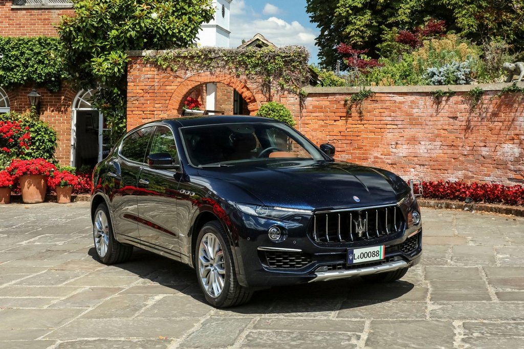 Maserati Levante -crossoverin koeajo