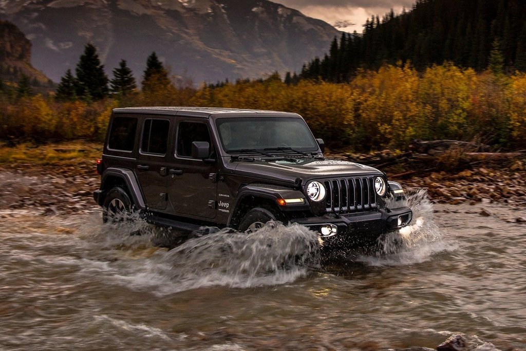 Jeep Wranglerin neljännen sukupolven viisiovinen maastoauto