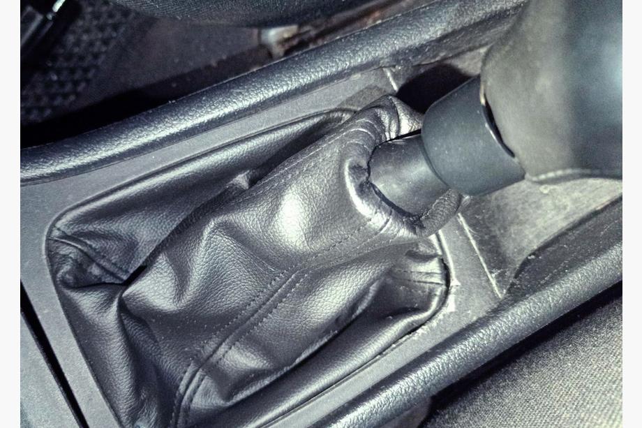 Opel Astra G Classic 1998–2012 Vaihdekepin suojapussi V1 (kehyksellä) Image