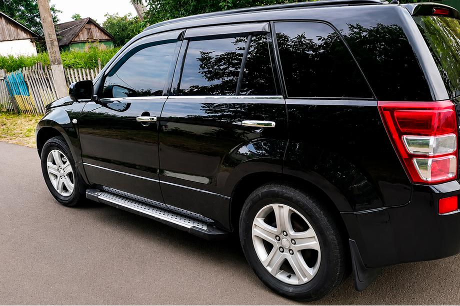 Suzuki Grand Vitara 2005–2017 Sivukynnykset Allmond Grey (2 kpl, alumiini) Image