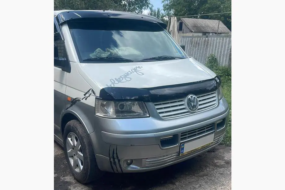 Volkswagen T5 Multivan 2003–2010 Tuulilasin visiiri (kiiltomusta, 5 mm) Image