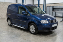 Volkswagen Caddy 2004–2010 Sivukynnykset Allmond Grey (2 kpl, alumiini) Vakiokiinnityssarja kuva 1