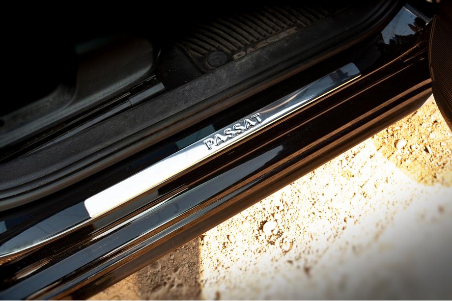 Volkswagen Passat B7 2012–2015 OmsaLine tyyppi 1 kynnyslistat (4 kpl, ruostumaton teräs) Kuva 1