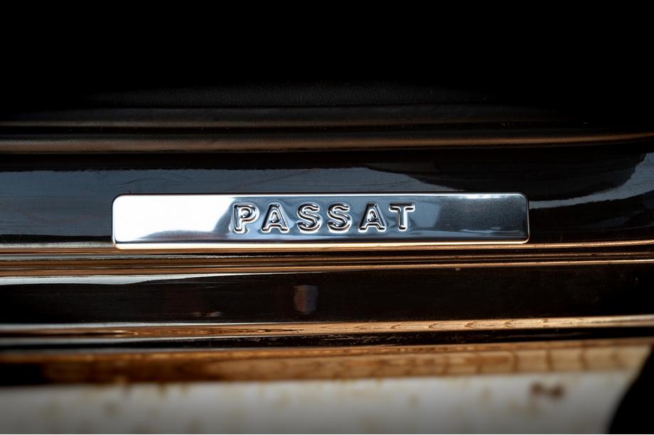 Volkswagen Passat B7 2012–2015 OmsaLine tyyppi 1 kynnyslistat (4 kpl, ruostumaton teräs) Kuva 3