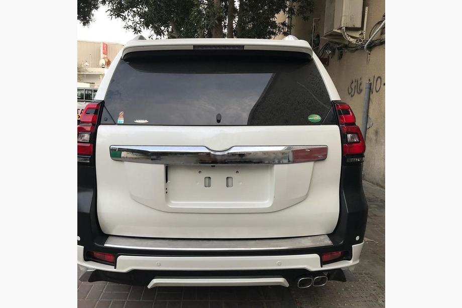 Toyota Land Cruiser Prado 150 2009–2023 Etu- ja takapuskurin lipat Modelista V1 (2017-) Valkoinen väri Kuva 10