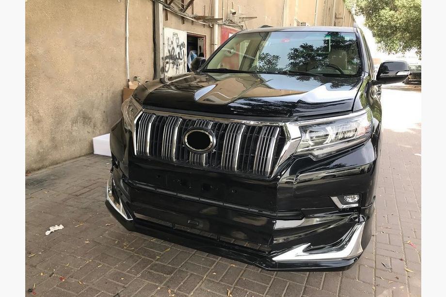 Toyota Land Cruiser Prado 150 2009–2023 Etu- ja takapuskurin lipat Modelista V1 (2017-) Valkoinen väri Kuva 9