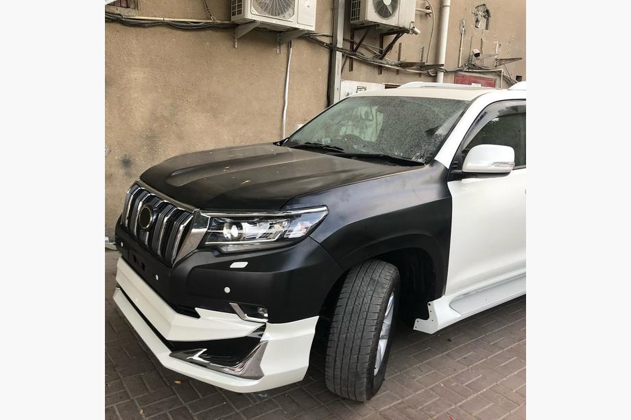 Toyota Land Cruiser Prado 150 2009–2023 Etu- ja takapuskurin lipat Modelista V1 (2017-) Valkoinen väri Kuva 11