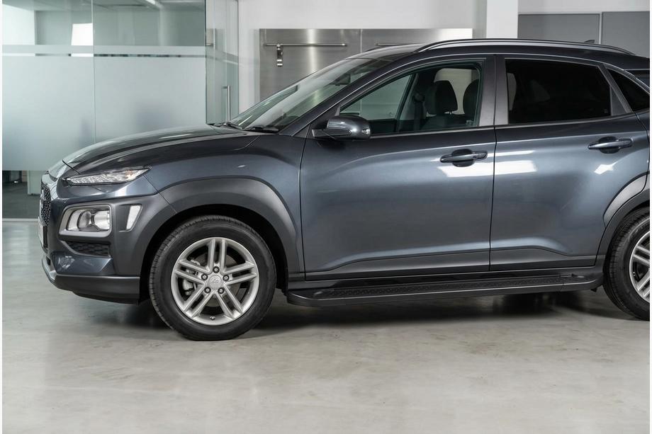 Hyundai Kona 2017–2023 Allmond Black sivuaskelmat (2 kpl, alumiini) Image