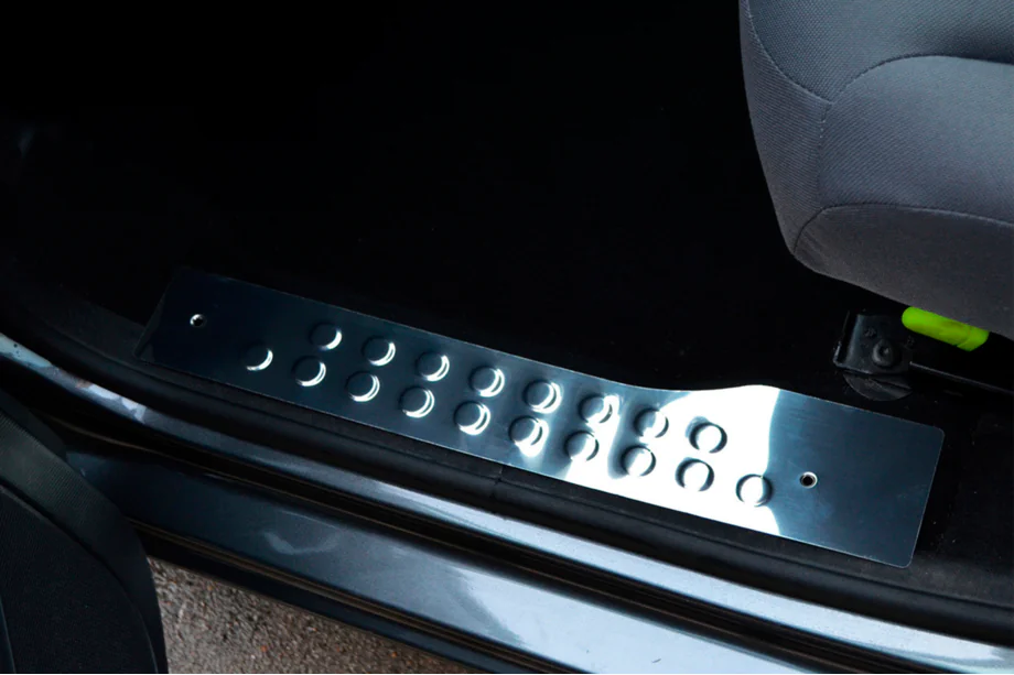 Citroen Berlingo 2008–2018 OmsaLine ruostumattomat sisäkynnyslistat Kuva 4