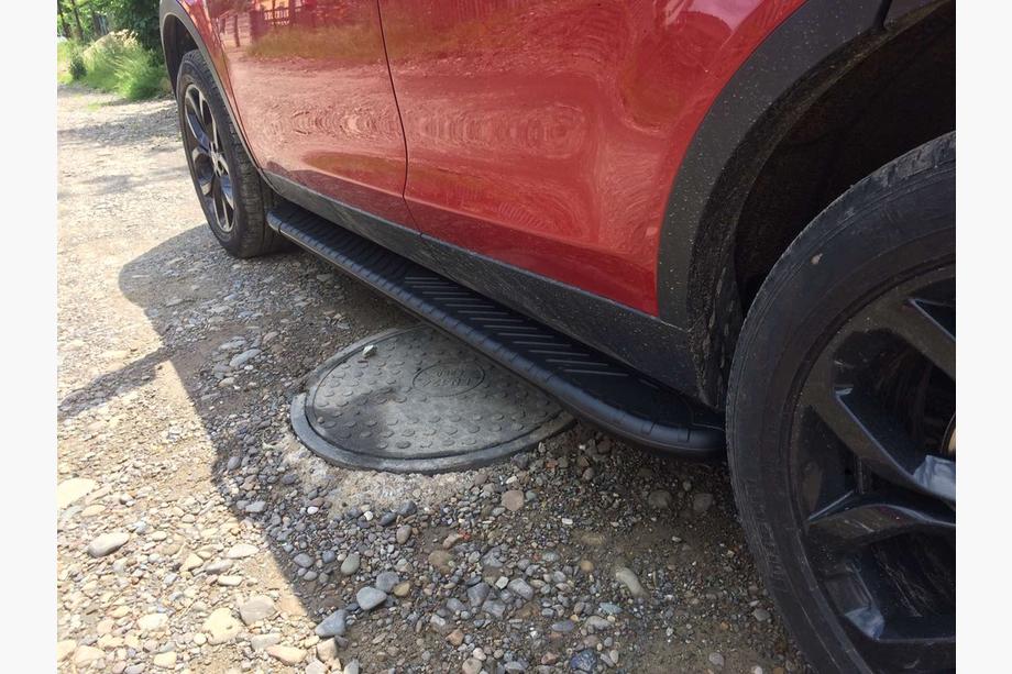 Land Rover Discovery Sport 2014– Bosphore Black -sivuastinlaudat (2 kpl, alumiini) 2014-2019 Image