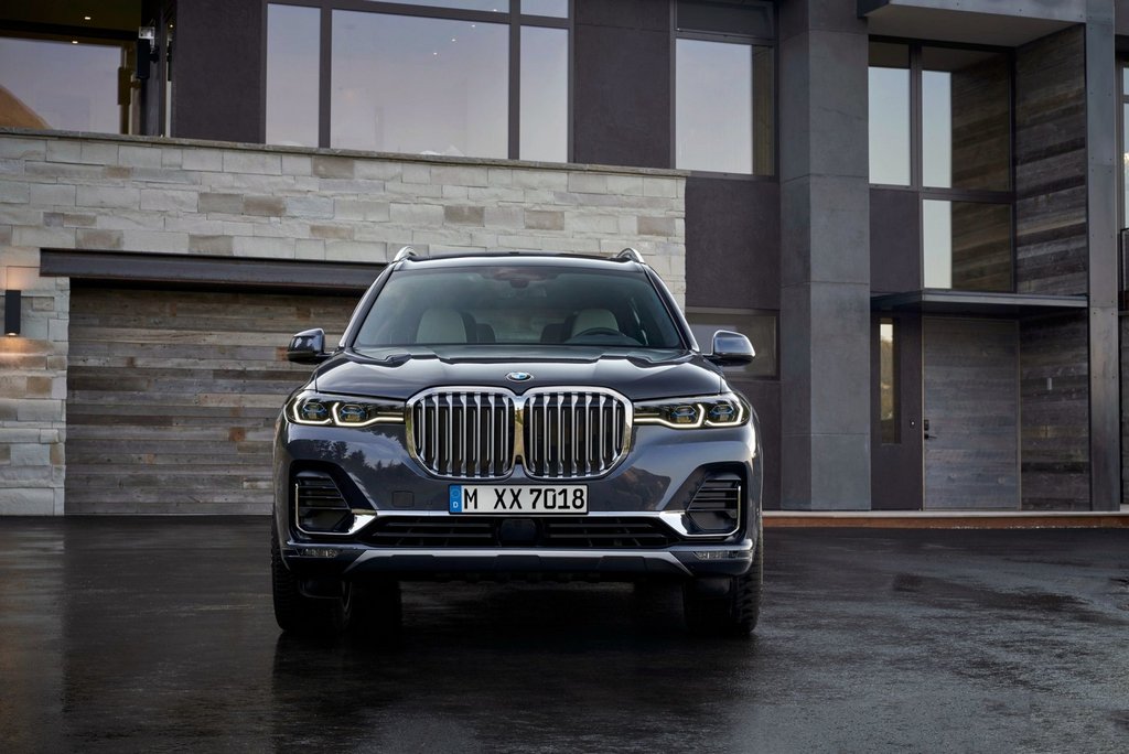 BMW X7 -malliston lippulaiva-crossover