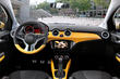 Opel Adam -subkompaktin hatchbackin koeajo kuva 5