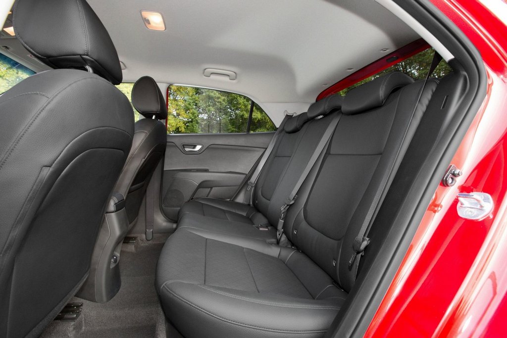 Neljännen sukupolven KIA Rio -viistoperä