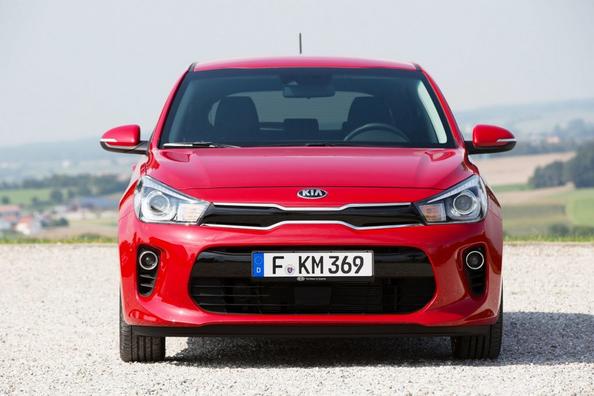 Neljännen sukupolven KIA Rio -viistoperä