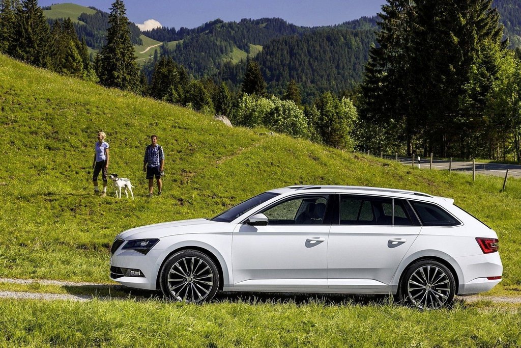 Arvostelussa: kolmannen sukupolven Skoda Superb Combi -farmari