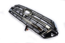 Toyota Land Cruiser 200 2007–2021 Etusäleikkö 2016-2021 (LED) kuva 3