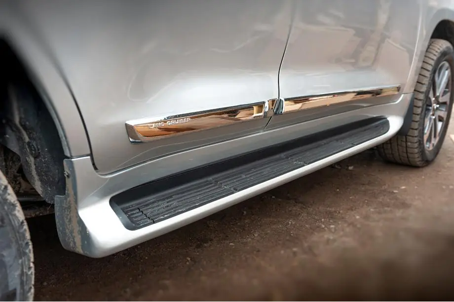 Toyota Land Cruiser 200 2007–2021 Oven listasarja (2016-2021) Image