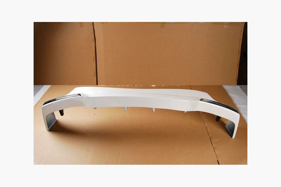 Toyota Land Cruiser 200 2007–2021 Korisarja 2012-2015 (LC15) Valkoinen väri Kuva 5