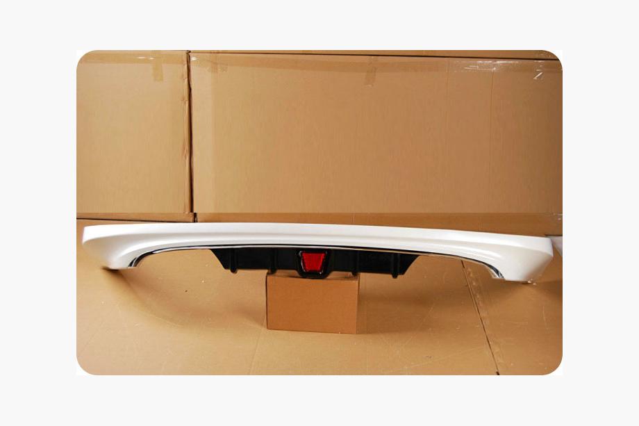 Toyota Land Cruiser 200 2007–2021 Korisarja 2012-2015 (LC15) Valkoinen väri Kuva 9