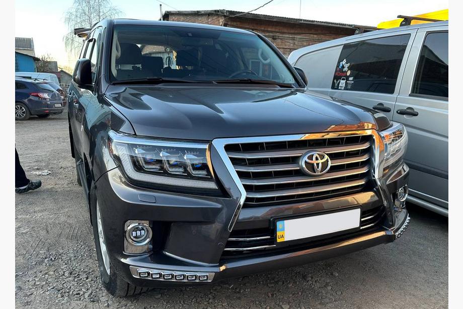 Toyota Land Cruiser 200 2007–2021 Korisarja 2008-2015 (Urban sport) Image