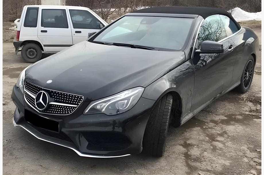 Mercedes E-sarjan Coupé C207 2010–2017 Etusäleikkö (2014-2016, Diamond Silver) Image