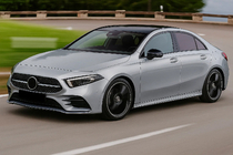 Mercedes A-сlass W177 2018– Etusäleikkö Diamond Silver (2018-2022) kuva 3