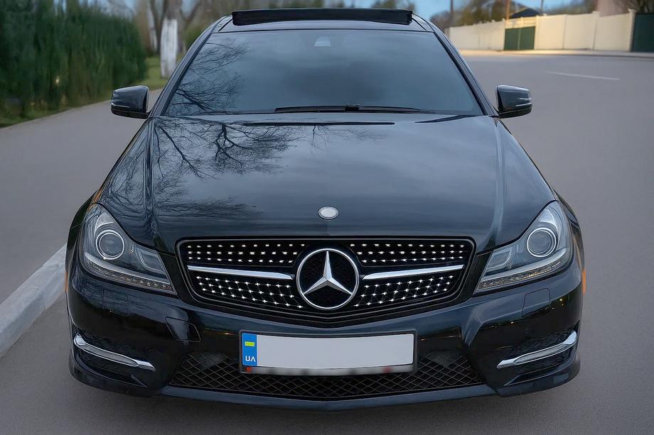 Mercedes C-sarja W204 2007–2015 Etusäleikkö Diamond Black Image