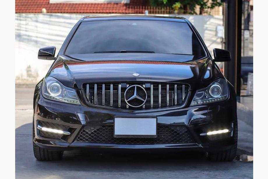 Mercedes C-sarja W204 2007–2015 Etusäleikkö GT Panamericana Image