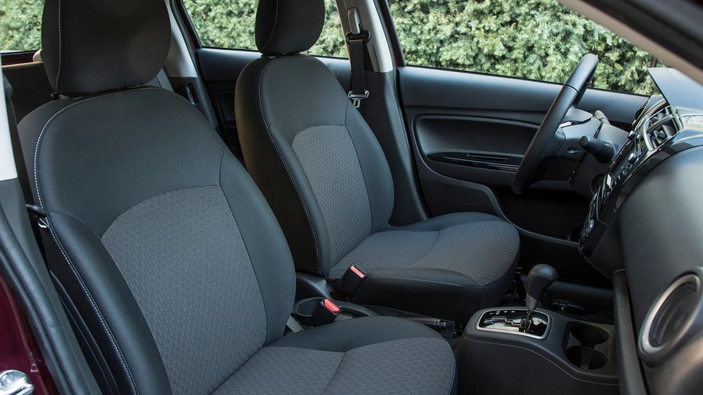 Edullinen Mitsubishi Mirage -sedan