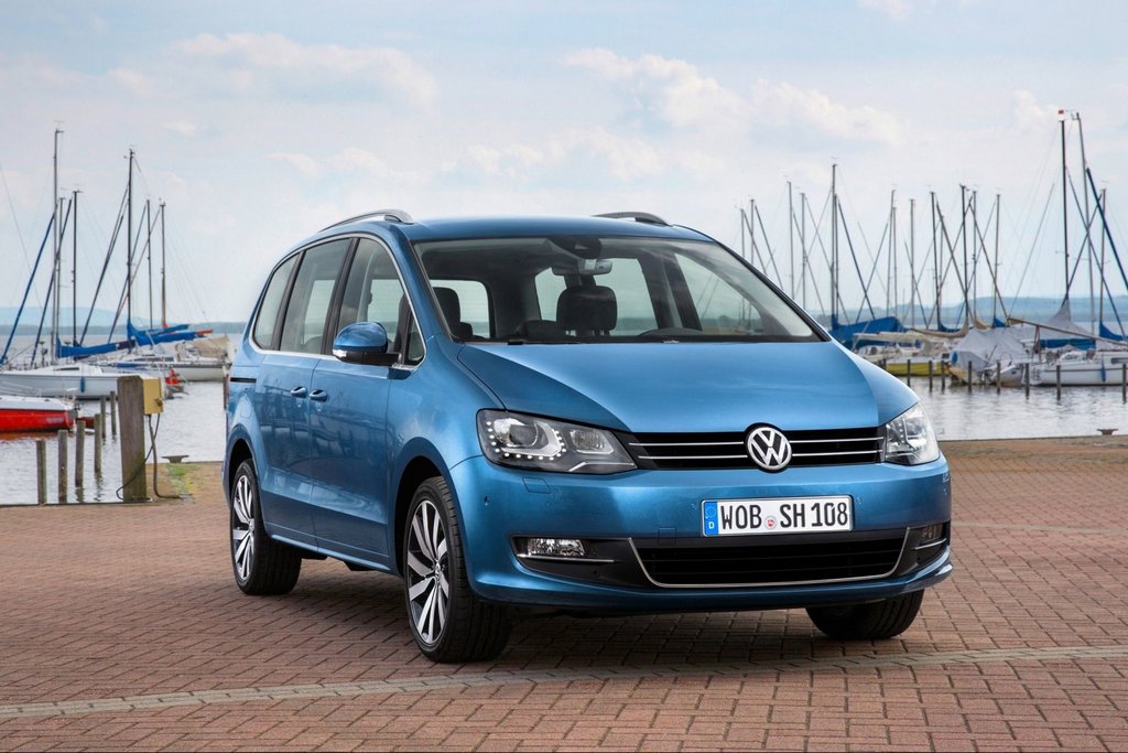 Päivitetty toisen sukupolven Volkswagen Sharan -tila-auto
