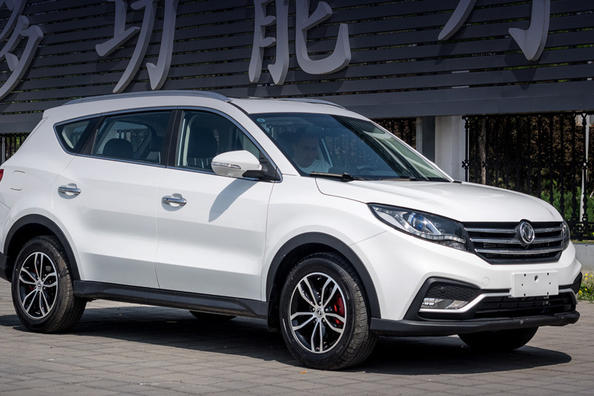 Katsaus päivitettyyn Dongfeng 580 -crossoverkseen