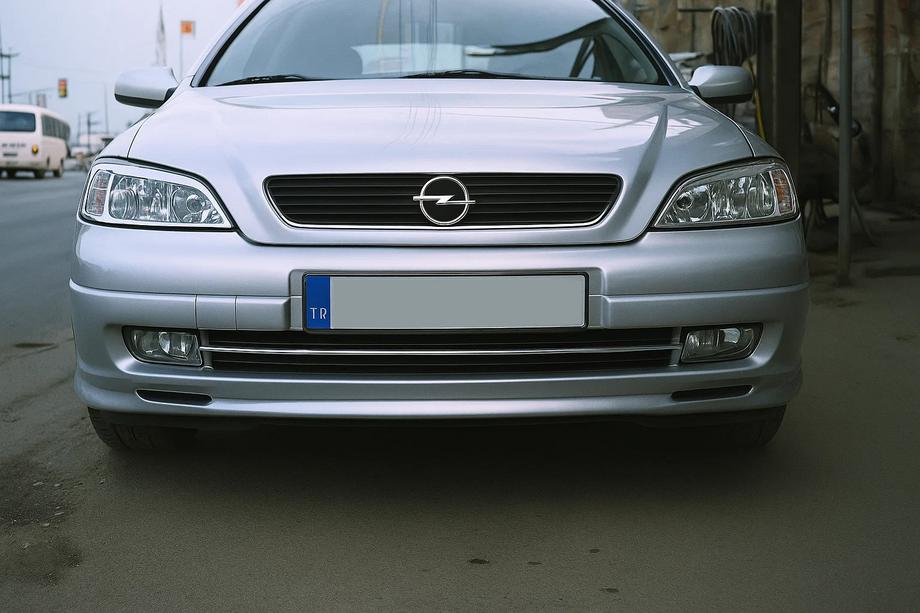 Opel Astra G Classic 1998–2012 Ajovalojen koristelistat (2 kpl, muovi) Image