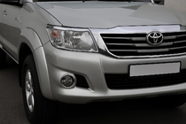 Toyota Hilux 2006–2015 Ajovalojen koristelistat (2 kpl, muovi) kuva 1