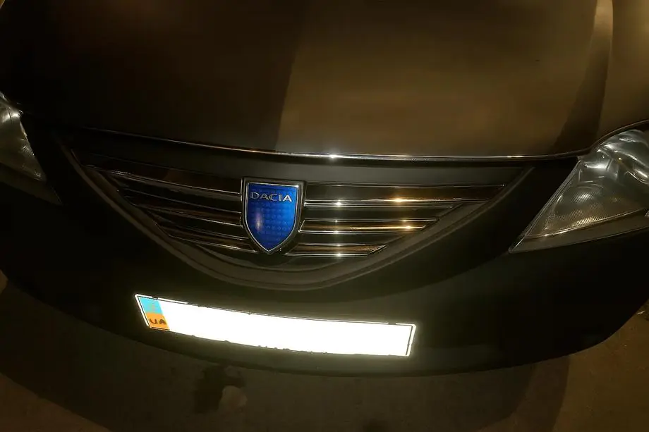 Dacia Logan I 2005–2008 Etumaskin listat (ruostumaton teräs) Kuva 1