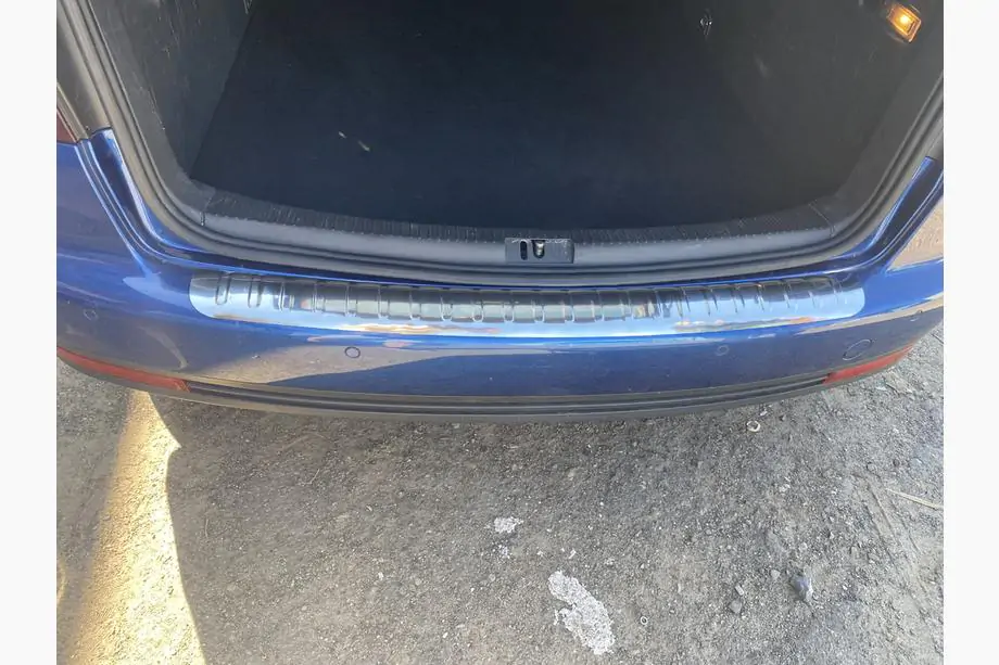 Volkswagen Touran 2003–2010 Takapuskurin suojalista Carmos (ruostumaton teräs) Kuva 3