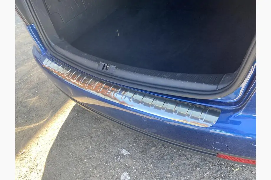 Volkswagen Touran 2003–2010 Takapuskurin suojalista Carmos (ruostumaton teräs) Kuva 4