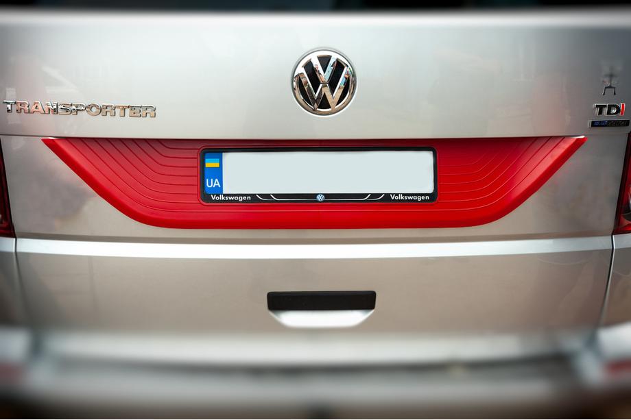 Volkswagen T6 2015–2024 Muovinen lista takaluukun kanteen Kuva 4