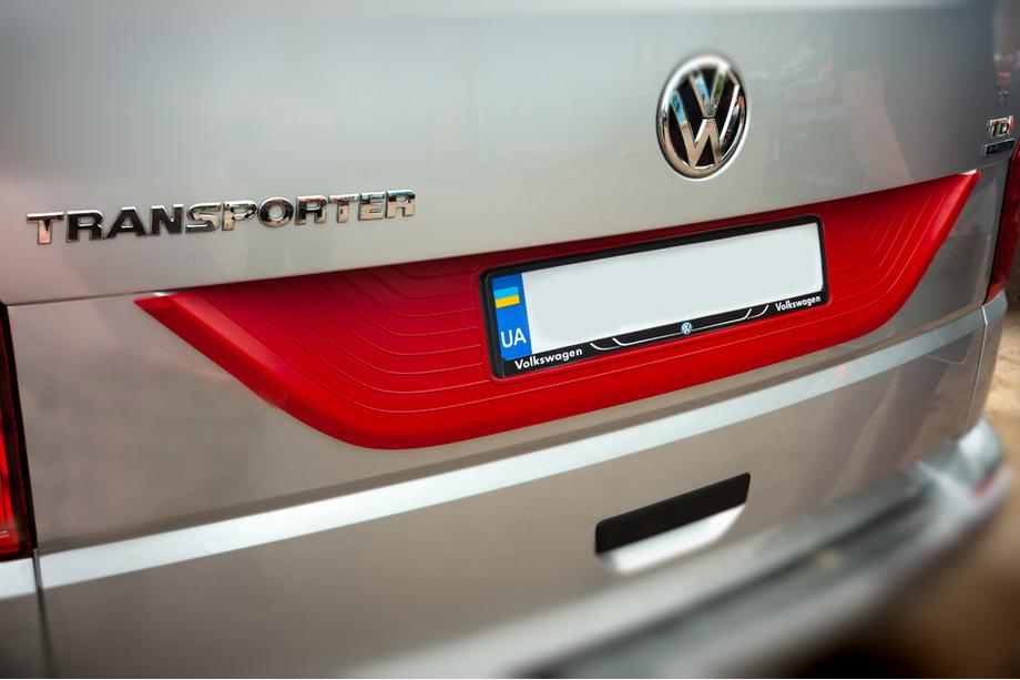 Volkswagen T6 2015–2024 Muovinen lista takaluukun kanteen Kuva 2
