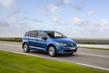 Kompaktin Volkswagen Touran -tila-auton koeajo kuva 3