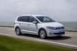 Kompaktin Volkswagen Touran -tila-auton koeajo kuva 1