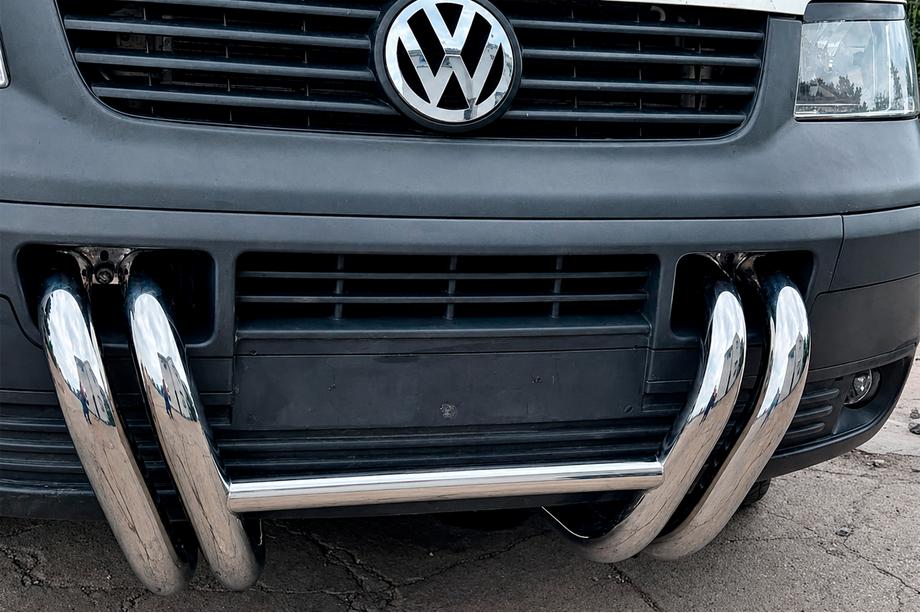 Volkswagen T5 Transporter 2003–2010 Härkäpuskuri ST006-03, sierainmalli (ruostumaton teräs) Kuva 4