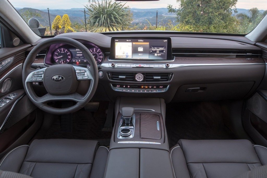 Edustusluokan sedan KIA K900