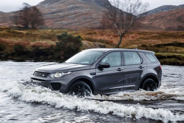 Katsaus seitsenpaikkaiseen crossoveriin Land Rover Sport