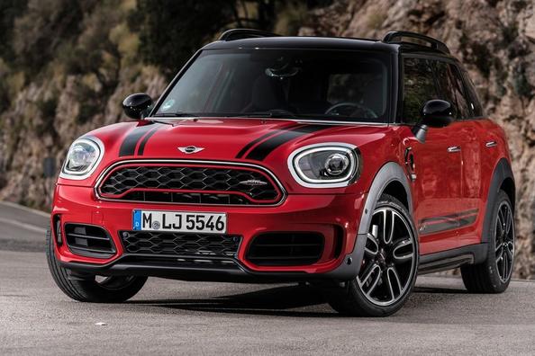 Katsaus kompaktista crossoverista MINI Countryman JCW