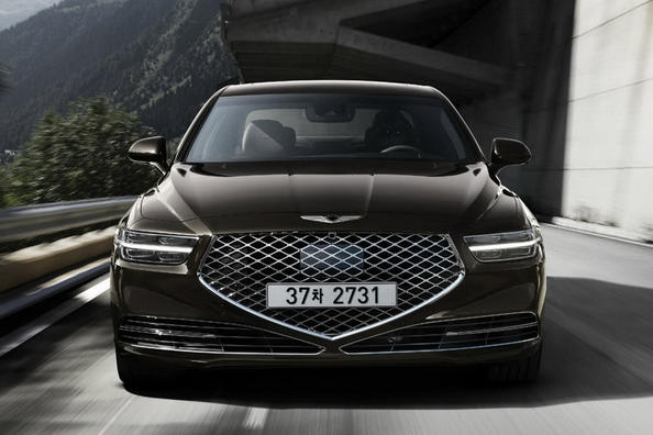 Genesis G90 -premiumsedanin koeajo