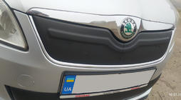 Skoda Fabia 2007–2014 Talvisuoja etusäleikköön (2011-2014, yläosa) Matta kuva 1