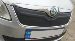 Skoda Fabia 2007–2014 Talvisuoja etusäleikköön (2011-2014, yläosa) kuva 1